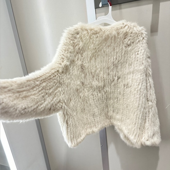 Women off-white color knitted fur Top/Cardigan oversize - Picture 3 of 8